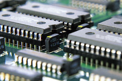 推动中国电子信息工业朝着高端化、、、品牌化、、、国际化生长